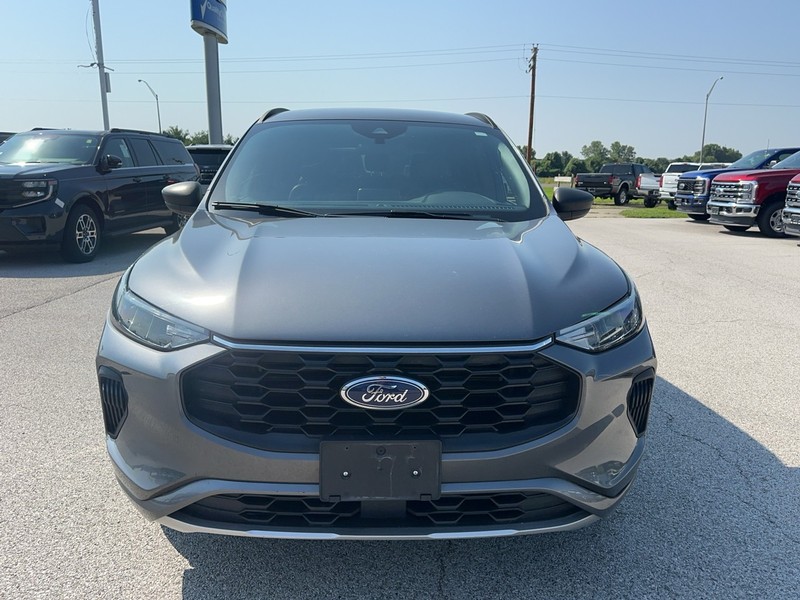 Ford Escape Vehicle Full-screen Gallery Image 9