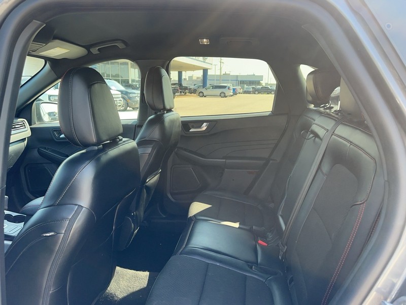 Ford Escape Vehicle Full-screen Gallery Image 10
