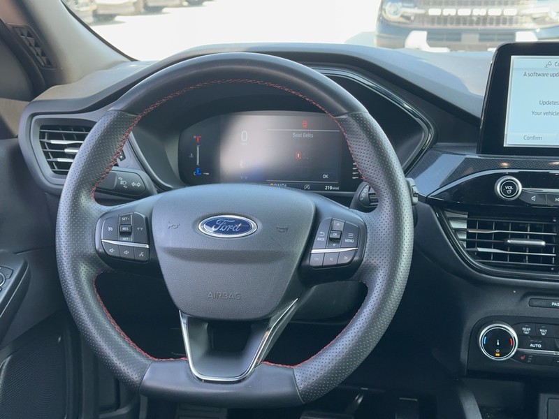 Ford Escape Vehicle Full-screen Gallery Image 12