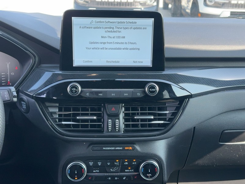 Ford Escape Vehicle Full-screen Gallery Image 13