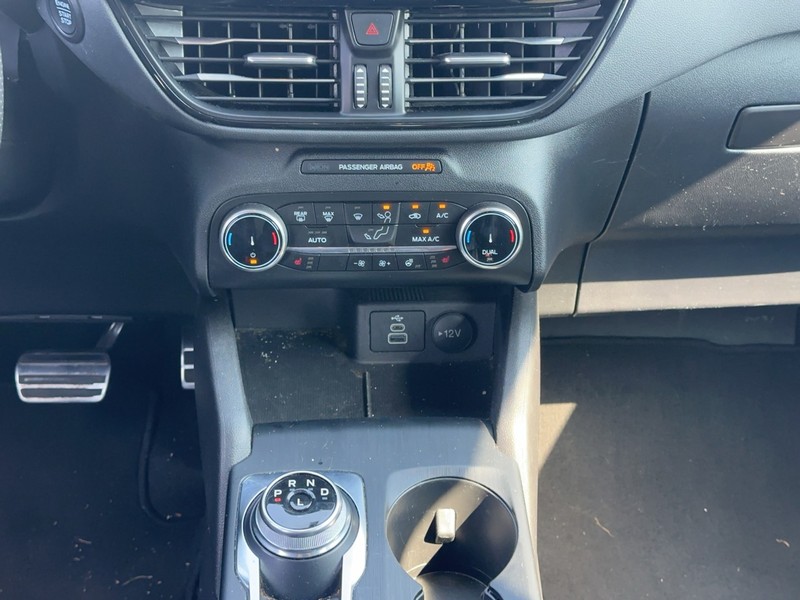 Ford Escape Vehicle Full-screen Gallery Image 14