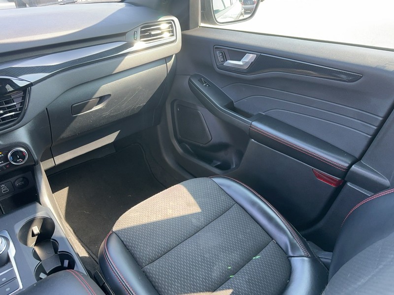 Ford Escape Vehicle Full-screen Gallery Image 15