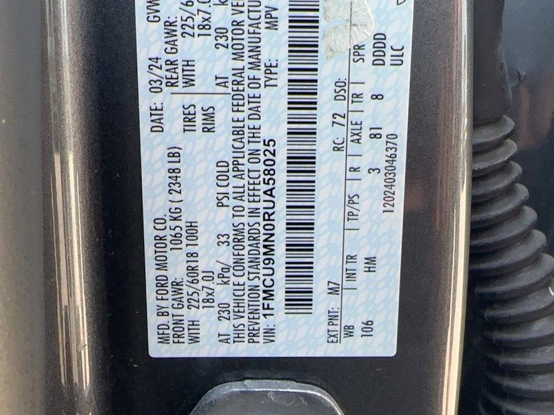 Ford Escape Vehicle Full-screen Gallery Image 18