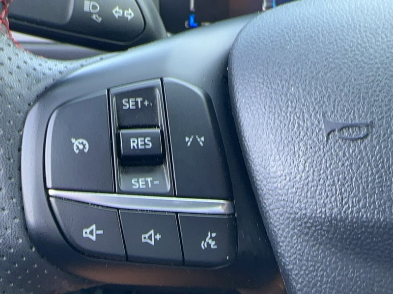 Ford Escape Vehicle Full-screen Gallery Image 19