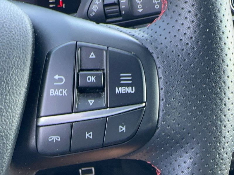 Ford Escape Vehicle Full-screen Gallery Image 20
