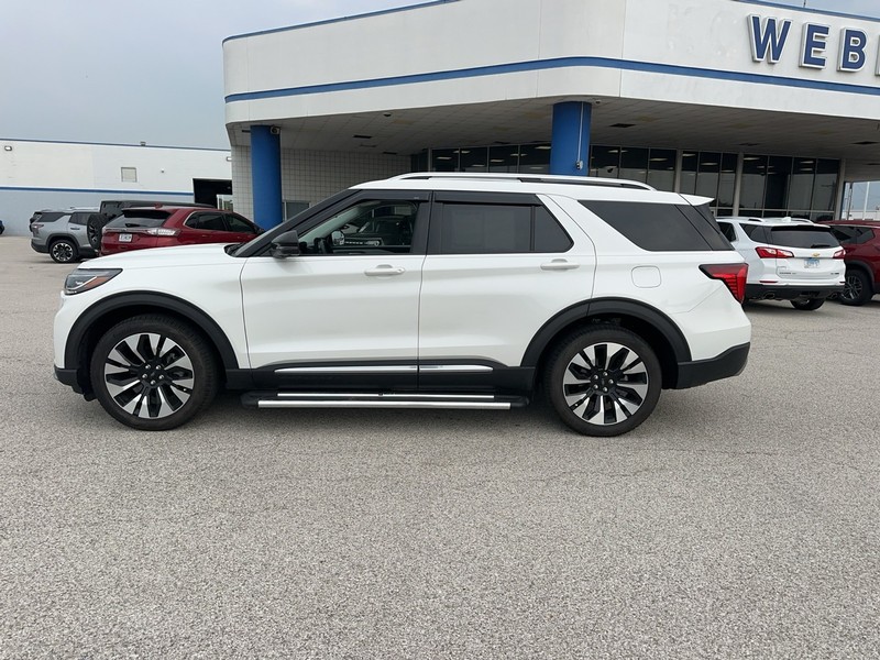 Ford Explorer Vehicle Full-screen Gallery Image 2