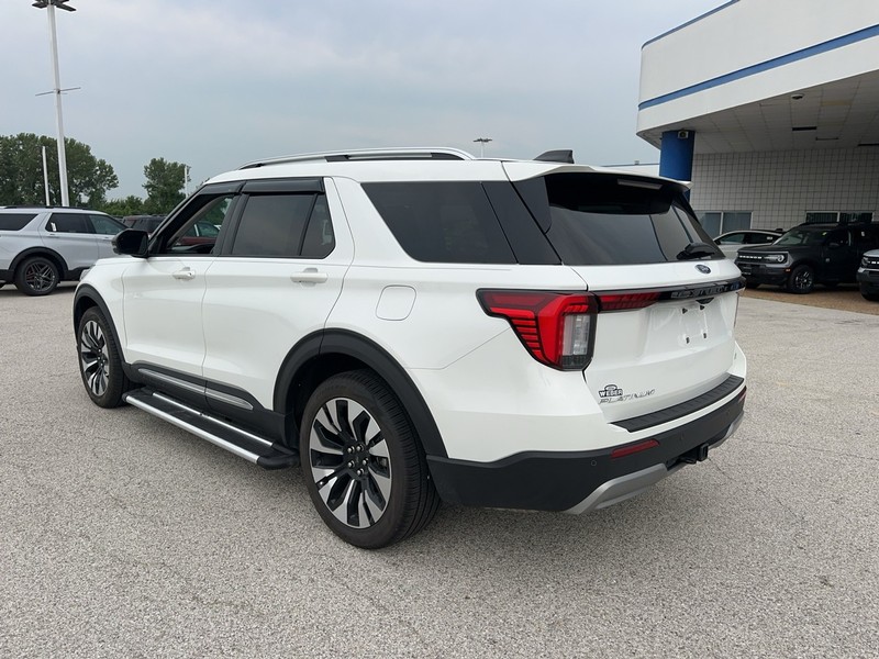 Ford Explorer Vehicle Full-screen Gallery Image 3