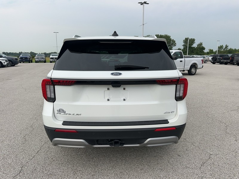 Ford Explorer Vehicle Full-screen Gallery Image 4