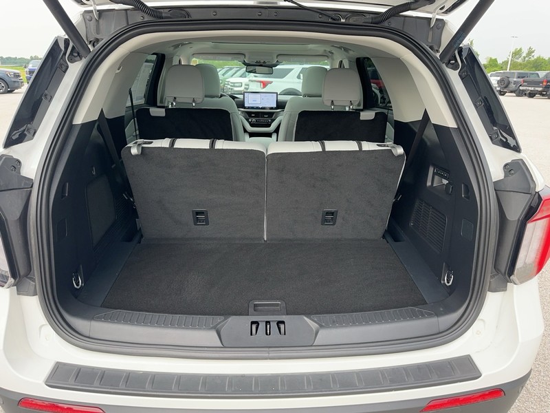 Ford Explorer Vehicle Full-screen Gallery Image 5