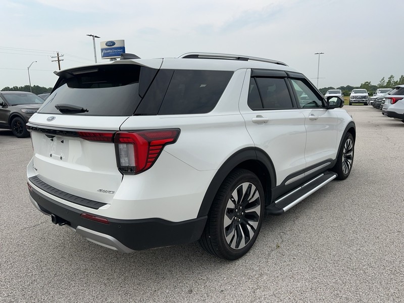 Ford Explorer Vehicle Full-screen Gallery Image 6