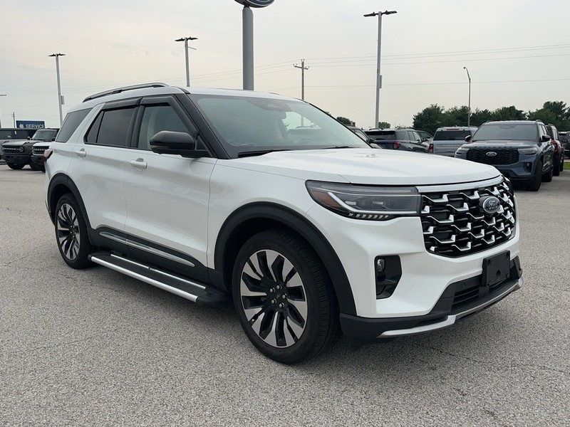 Ford Explorer Vehicle Full-screen Gallery Image 8