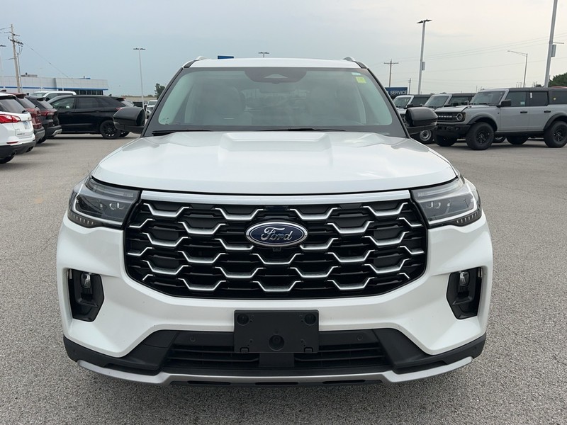 Ford Explorer Vehicle Full-screen Gallery Image 9