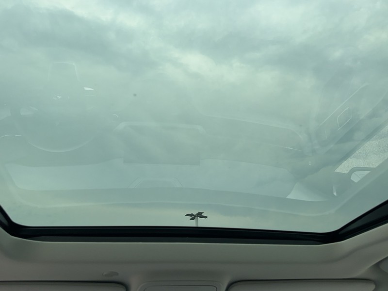 Ford Explorer Vehicle Full-screen Gallery Image 12
