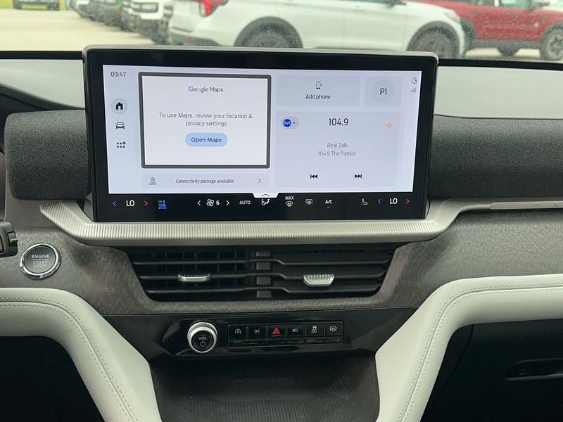 Ford Explorer Vehicle Full-screen Gallery Image 16