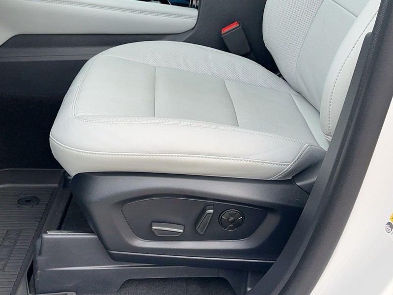Ford Explorer Vehicle Full-screen Gallery Image 22