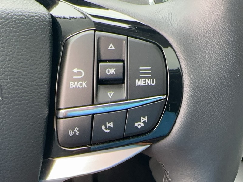 Ford Explorer Vehicle Full-screen Gallery Image 25