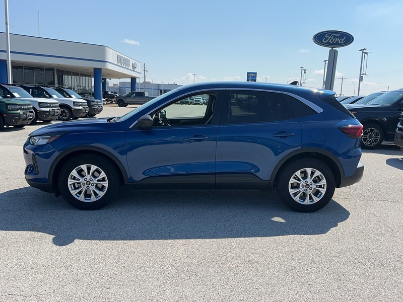 Ford Escape Vehicle Full-screen Gallery Image 2