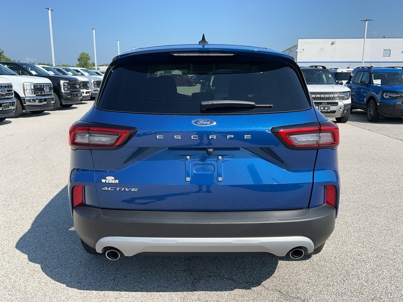 Ford Escape Vehicle Full-screen Gallery Image 4