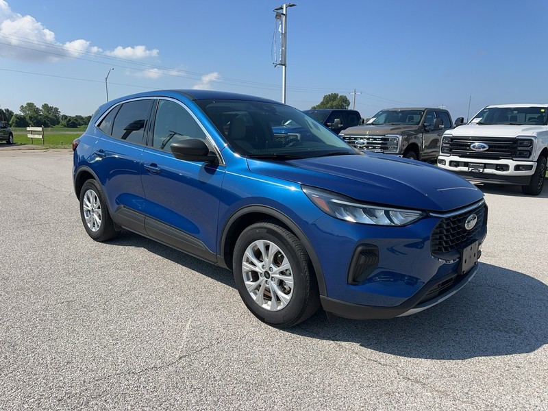 Ford Escape Vehicle Full-screen Gallery Image 9