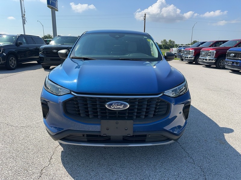 Ford Escape Vehicle Full-screen Gallery Image 10