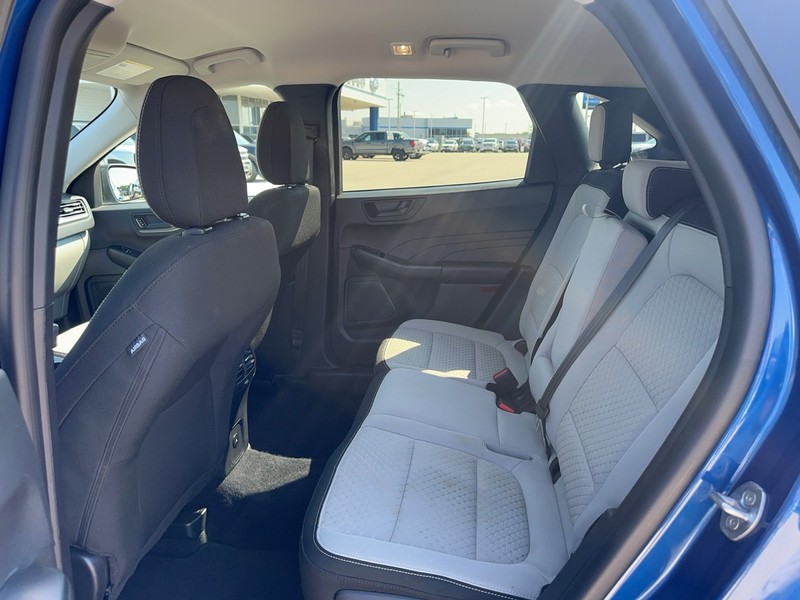 Ford Escape Vehicle Full-screen Gallery Image 11