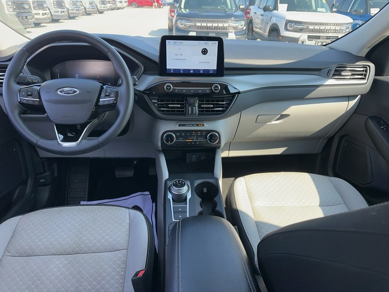 Ford Escape Vehicle Full-screen Gallery Image 12