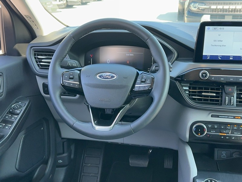 Ford Escape Vehicle Full-screen Gallery Image 13