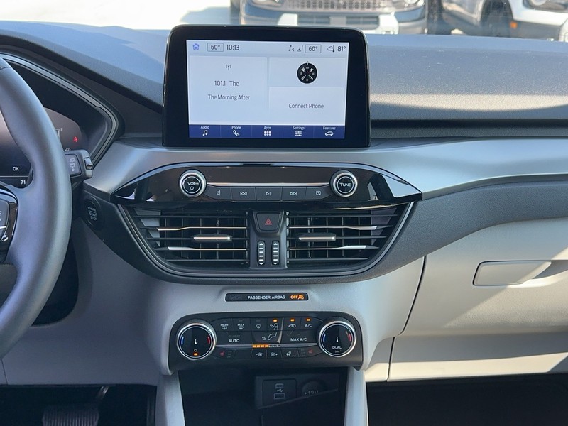 Ford Escape Vehicle Full-screen Gallery Image 14