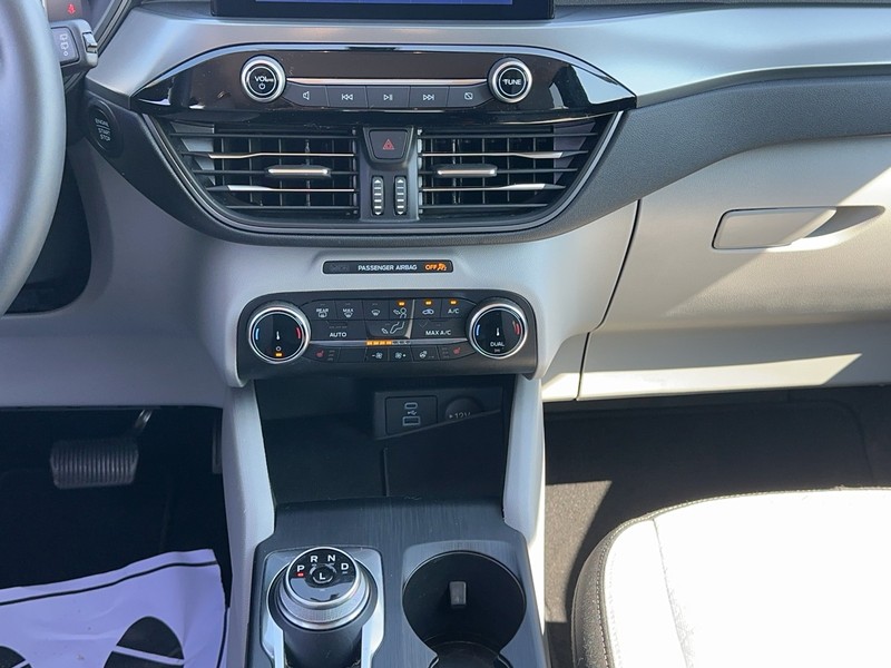 Ford Escape Vehicle Full-screen Gallery Image 15