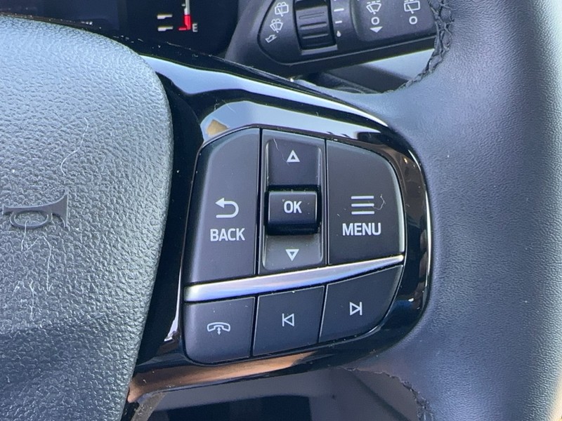 Ford Escape Vehicle Full-screen Gallery Image 21