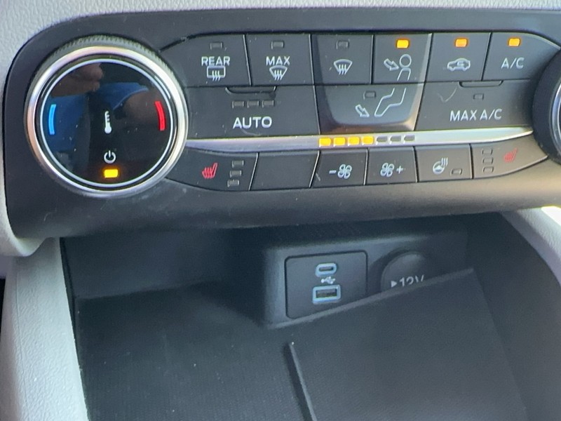 Ford Escape Vehicle Full-screen Gallery Image 23
