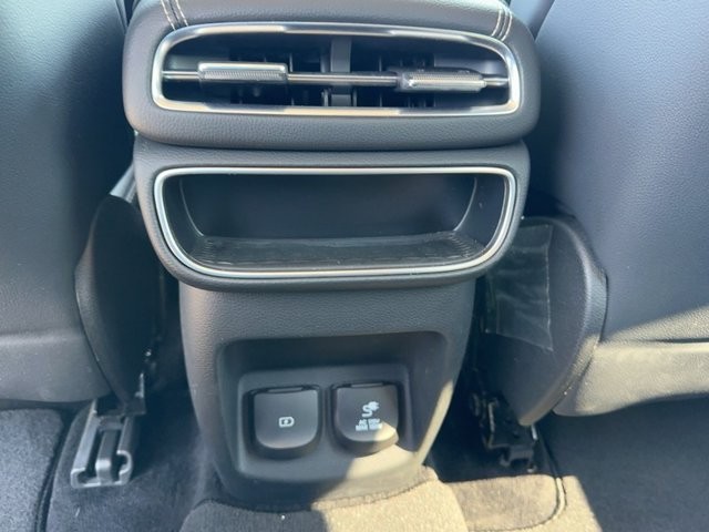 Genesis GV80 Vehicle Full-screen Gallery Image 11
