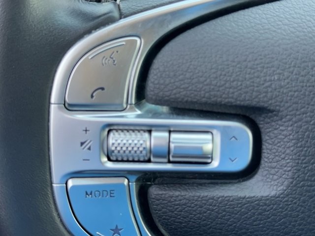 Genesis GV80 Vehicle Full-screen Gallery Image 21