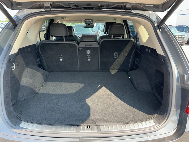 Genesis GV80 Vehicle Full-screen Gallery Image 5