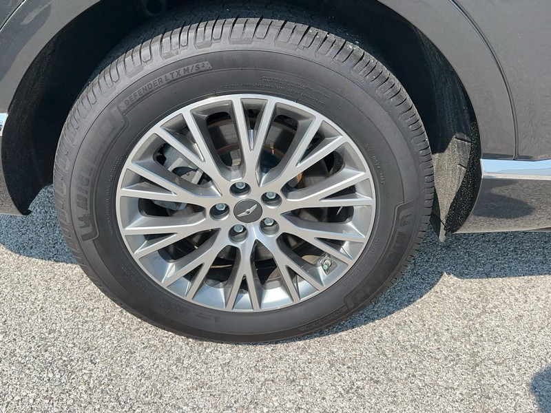 Genesis GV80 Vehicle Full-screen Gallery Image 6