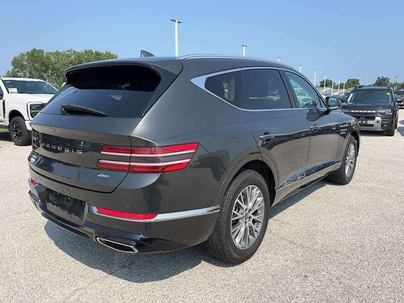 Genesis GV80 Vehicle Full-screen Gallery Image 7
