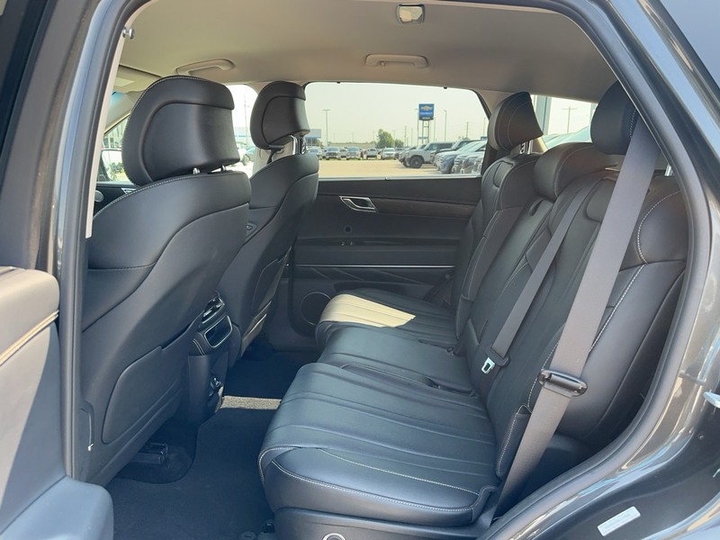 Genesis GV80 Vehicle Full-screen Gallery Image 10