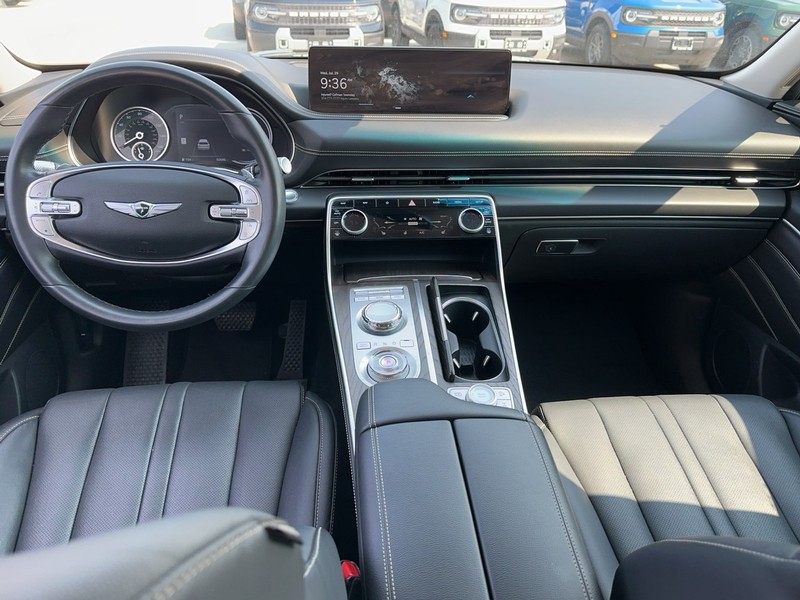Genesis GV80 Vehicle Full-screen Gallery Image 12