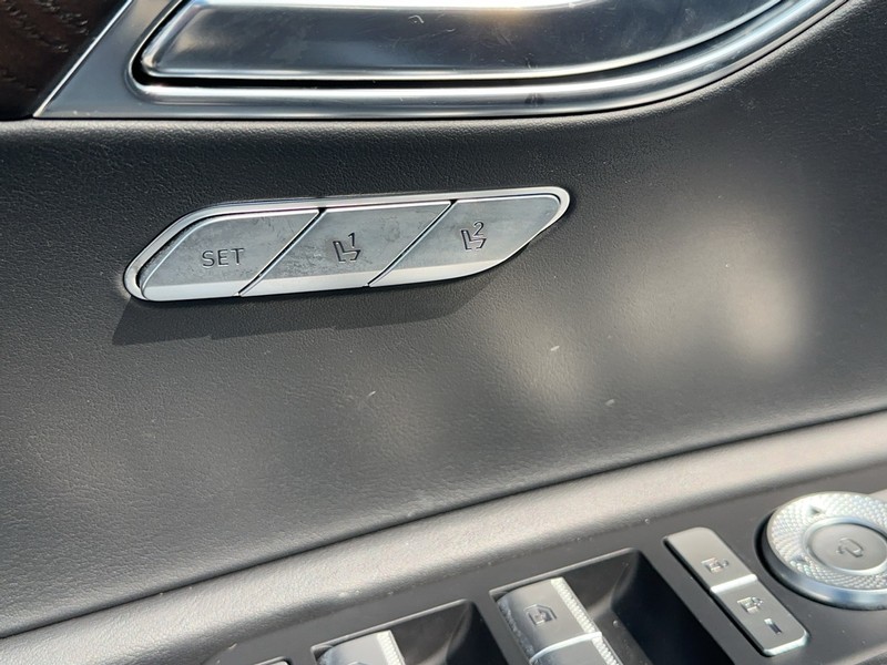 Genesis GV80 Vehicle Full-screen Gallery Image 19
