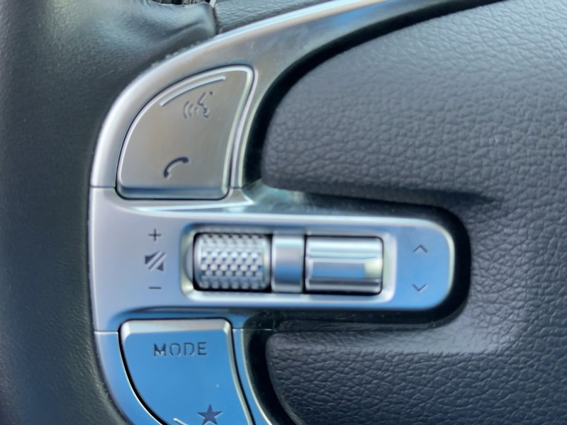 Genesis GV80 Vehicle Full-screen Gallery Image 21
