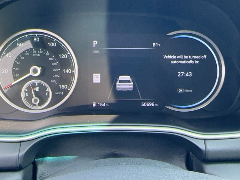 Genesis GV80 Vehicle Full-screen Gallery Image 23