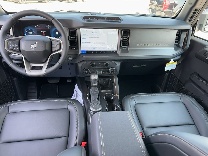 Ford Bronco Vehicle Full-screen Gallery Image 6