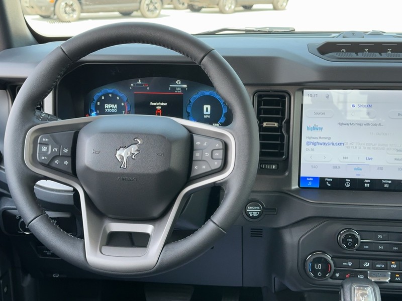 Ford Bronco Vehicle Full-screen Gallery Image 7