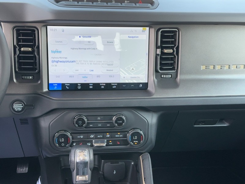 Ford Bronco Vehicle Full-screen Gallery Image 8