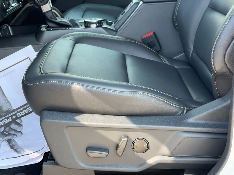 Ford Bronco Vehicle Full-screen Gallery Image 10