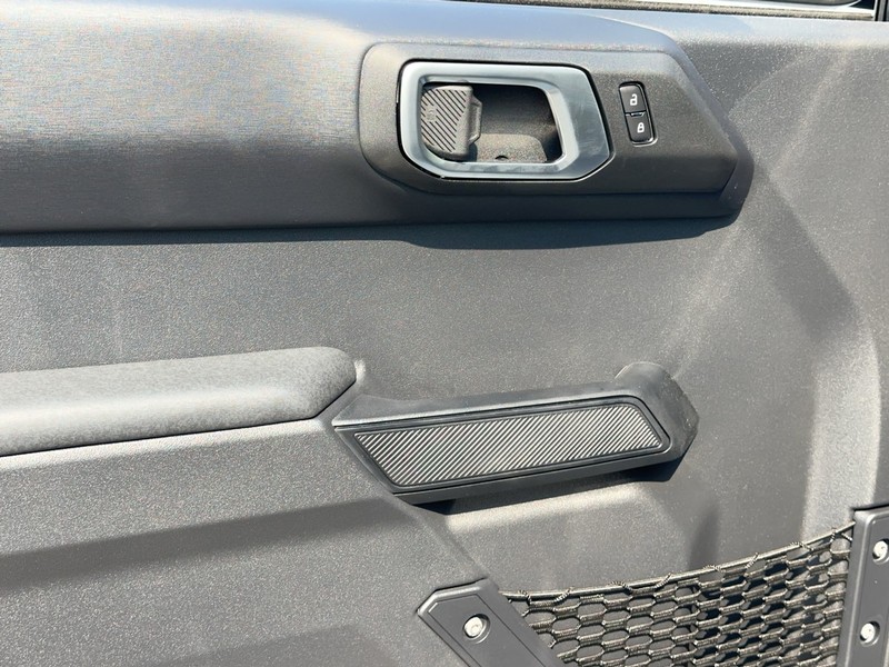 Ford Bronco Vehicle Full-screen Gallery Image 11