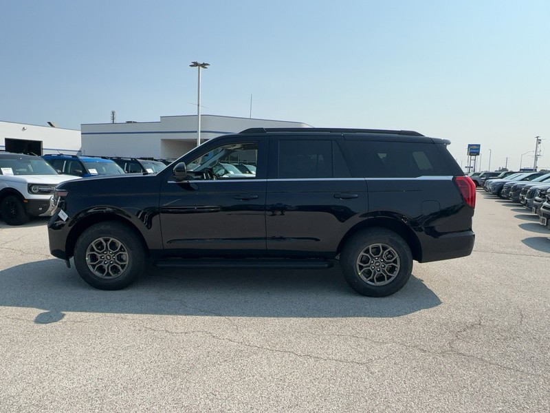 Ford Expedition Vehicle Full-screen Gallery Image 2