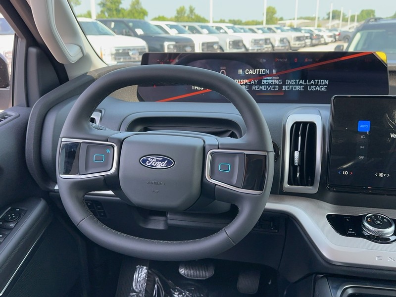 Ford Expedition Vehicle Full-screen Gallery Image 7