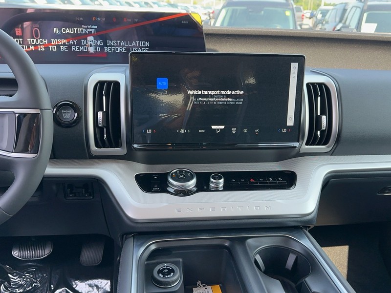 Ford Expedition Vehicle Full-screen Gallery Image 8