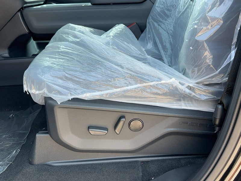 Ford Expedition Vehicle Full-screen Gallery Image 10